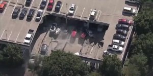 Otopark aniden böyle çöktü! Araçlar göçüğün içine yuvarlandı