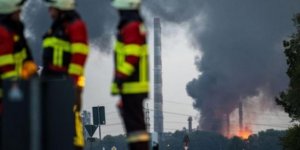 Almanya’nın güneyindeki rafineri patlaması: Bin 800 kişi tahliye edilecek