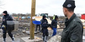 Fransız polisi, ülkenin kuzeyindeki yaklaşık 800 mülteciyi tahliye etti!
