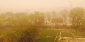 İran'da toz fırtınası 120 kişiyi hastanelik etti