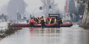 İtalya Sicilya'da nehir taştı: En az 12 ölü