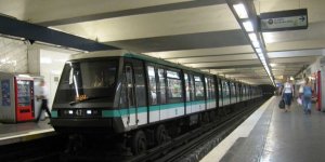 Paris'te metroda doğan bebeğe 25 yaşına kadar  toplu taşıma ücretsiz!