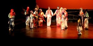 Diyarbakır Devlet Tiyatrosunda sahnelenen "Mem ile Zin" eseri, kapalı gişe oynuyor