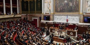 Son dakika.. Fransa'da hükümete güvensizlik oyu önergesi