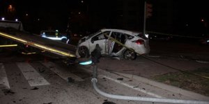Otomobil polis aracına çarptı: 1 şehit, 4 yaralı