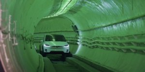 Elon Musk, yüksek hızla ulaşımda çığır açması beklenen yeraltı tünelinin açılışını yaptı!