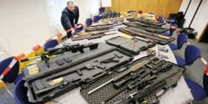 İslam düşmanları silahlanıyor