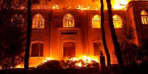 Denizli'de tarihi okulda yangın