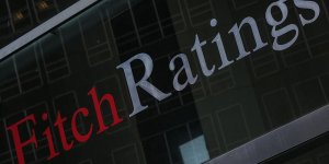 Fitch Halkbank'ın finansal kapasite notunu negatif izlemeden çıkardı