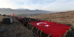 Erzurum'da on binler ecdanın anısına yürüdü