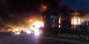 Kocaeli'de sünger fabrikasında korkutan yangın!