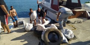 Datça'da deniz dibinden 2 saatte 2 ton atık çıkarıldı
