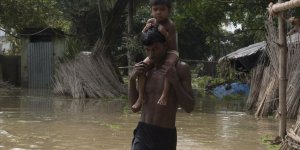 Hindistan'da baraj taştı: 12 ölü, 11 kayıp