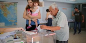 10 milyon kayıtlı seçmen Yunanistan'da sandık başında