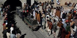Pakistan'da maden çöktü: 11 işçi mahsur
