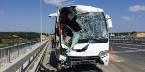 Servis aracıyla otobüs çarpıştı: 12 yaralı