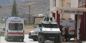 Hakkari'de askerleri taşıyan araç devrildi: 1 şehit