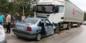 Otomobille tır çarpıştı: 6 yaralı