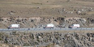 Göçmen minibüsü devrildi: 2 ölü, 30 yaralı