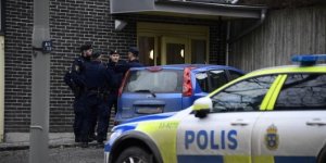 Oslo'da silahlı saldırganlar ambulansı kalabalığın üzerine sürdü