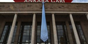 Ankara Garı'na Mavi Kravat Astılar