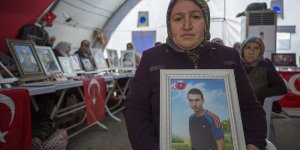 'Diyarbakır anneleri' bir evlada daha kavuşmanın sevincini yaşıyor