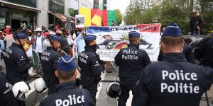 Fransa Cumhurbaşkanı Macron Brüksel'de protesto edildi