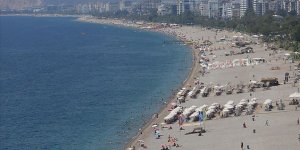 Antalya ve Muğla'da sahillerde yoğunluk yaşanıyor