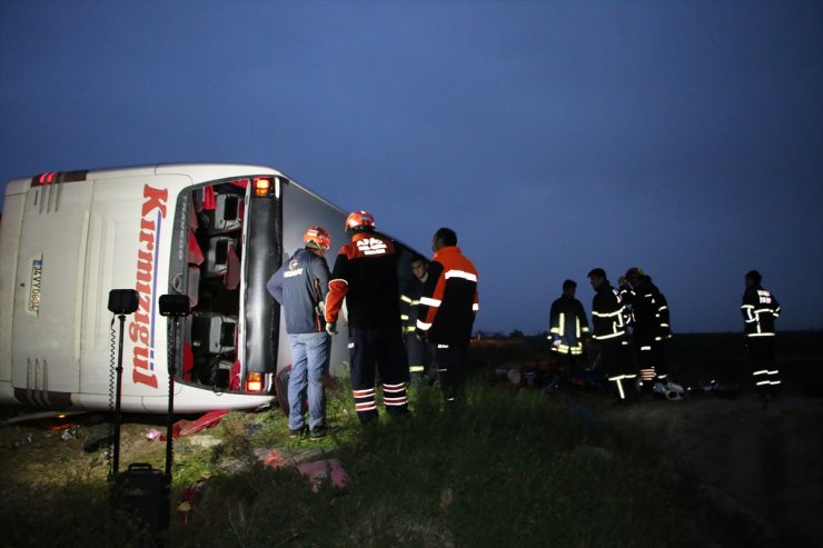 Aksaray'da yolcu otobüsü şarampole devrildi: 4 ölü, 37 yaralı