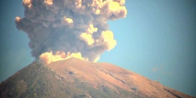 Sinaburg Volkanik dağı böyle patladı