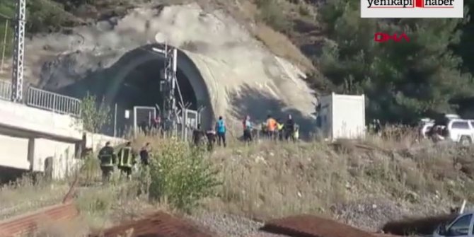 Bilecik'te kılavuz tren tünelde raydan çıktı: 2 ölü