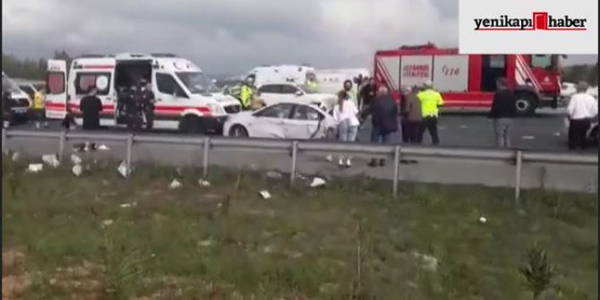 Ümraniye TEM Otoyolu'nda kaza yapan otomobil ikiye bölündü: 1 ölü