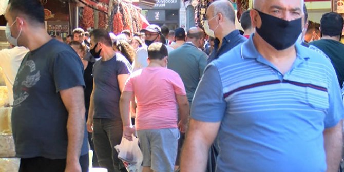 Mısır Çarşısı'nda bayram kalabalığı